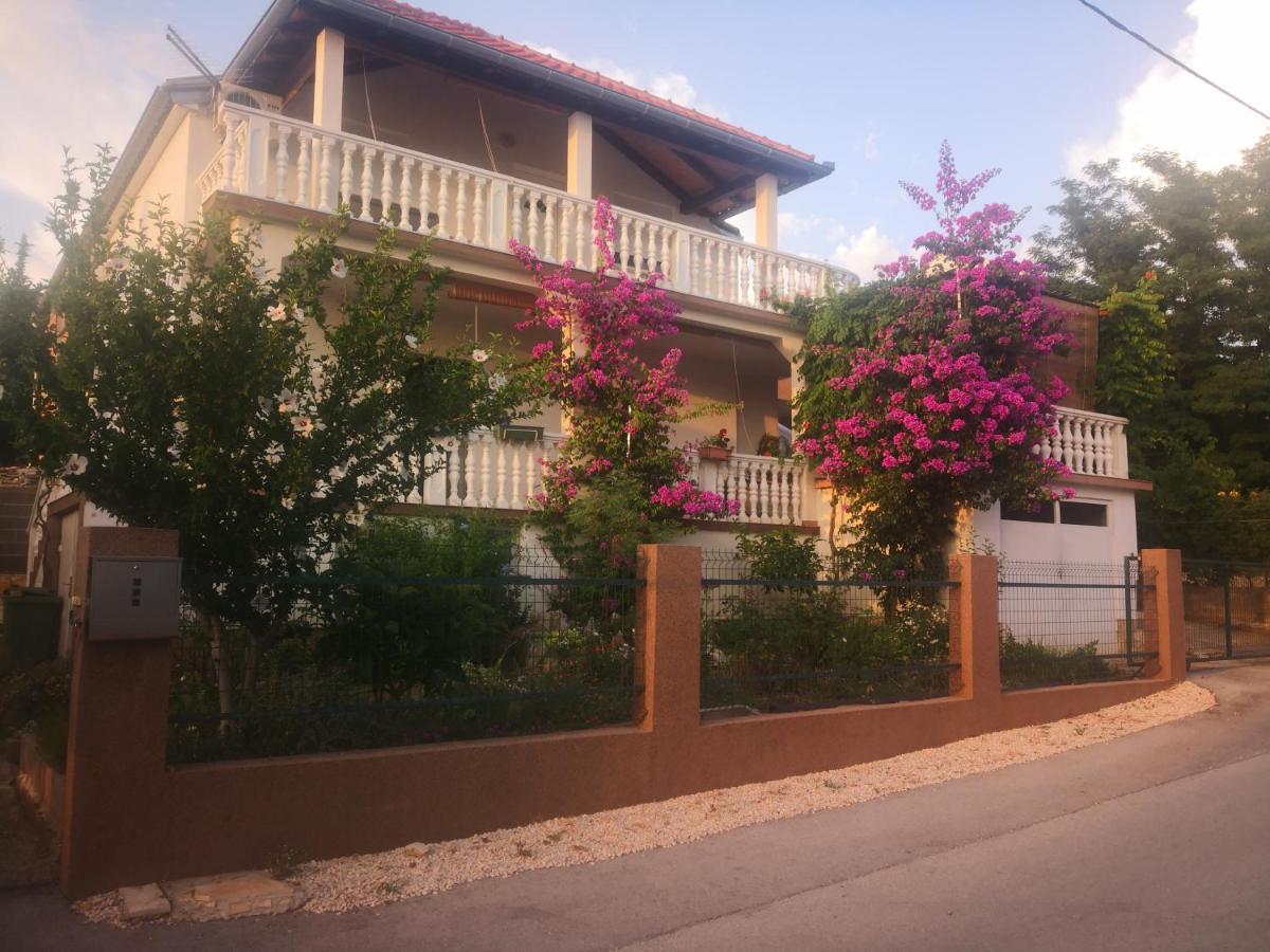 Apartment Ana กอร์นยิ คาริน ภายนอก รูปภาพ